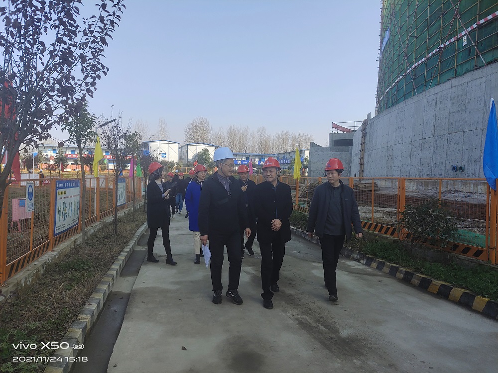 市重點項目辦公室到洋縣體育場館施工現(xiàn)場考察調(diào)研