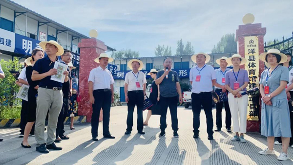 洋縣人大常委會(huì)組織縣人大代表視察我縣全民健身中心建設(shè)項(xiàng)目