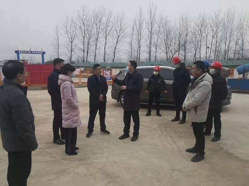 西鄉(xiāng)縣縣委縣政府主要領(lǐng)導(dǎo)關(guān)注一館一中心雙節(jié)期間疫情防控暨不停工不停產(chǎn)落實(shí)情況