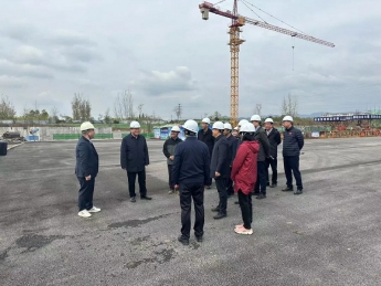 陜西省體育局黨組書(shū)記、局長(zhǎng)尤磊一行至洋縣全民健身中心和體育場(chǎng)建設(shè)項(xiàng)目現(xiàn)場(chǎng)調(diào)研